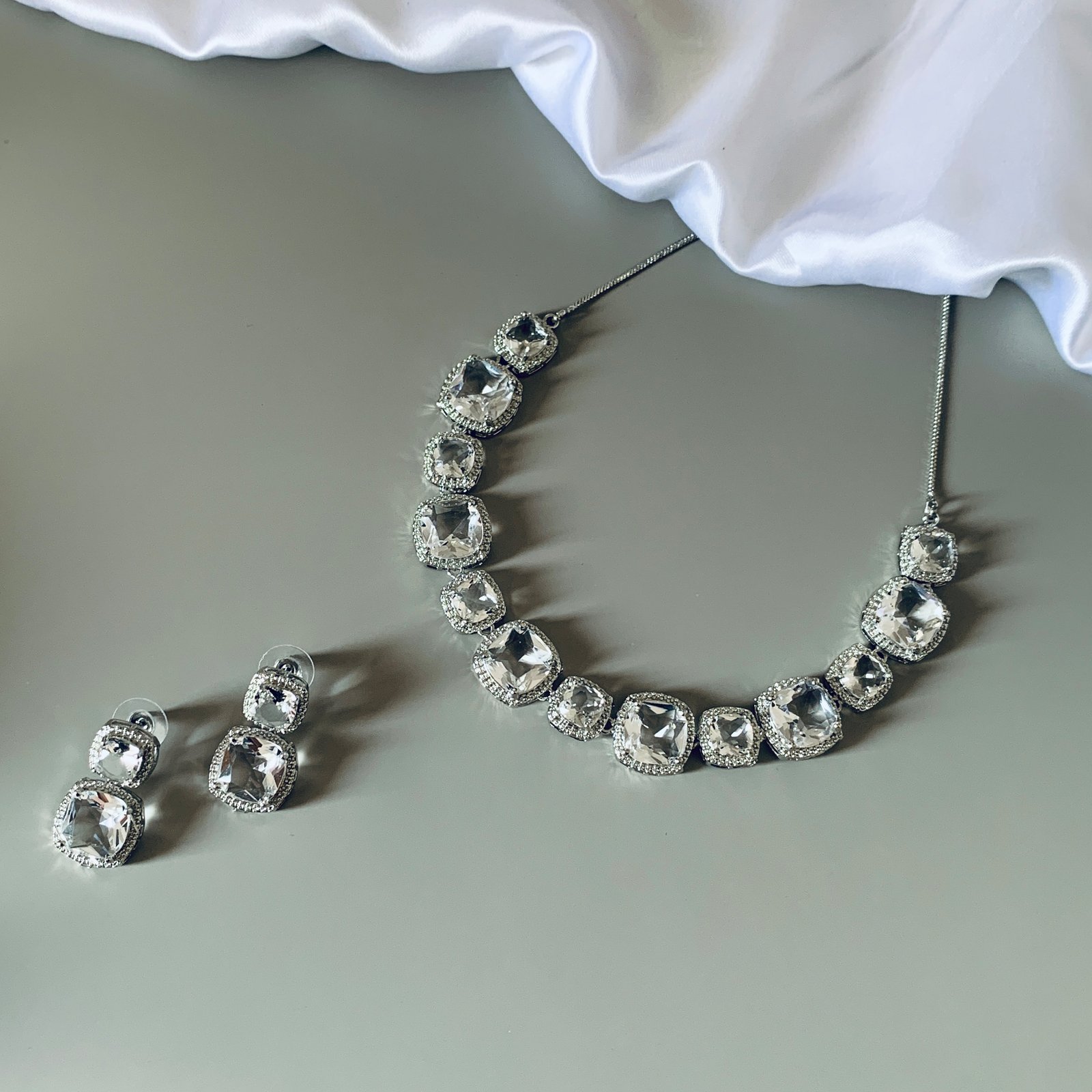White American Diamond Imitation Jewellery Set in Silver Finish