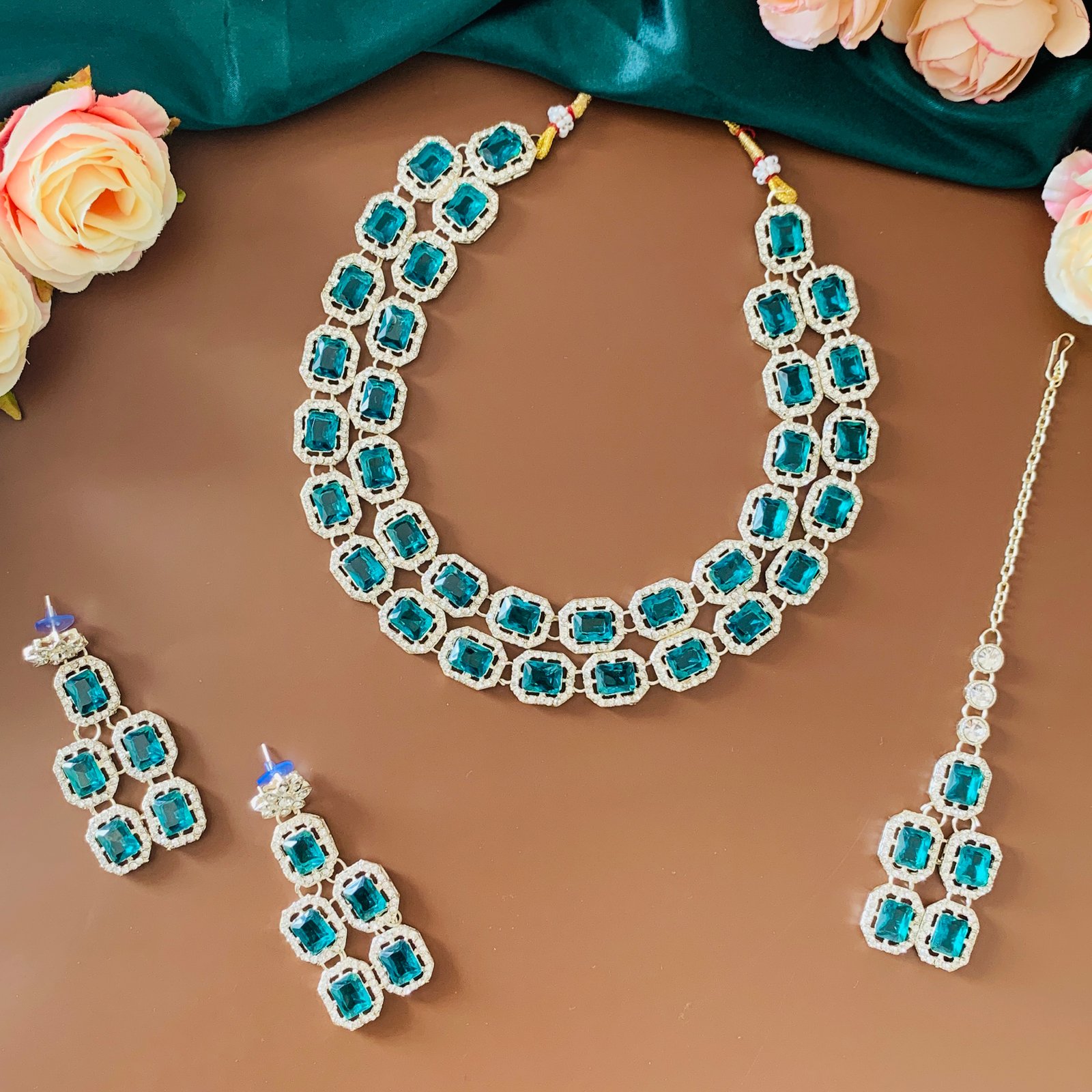Emerald Elegance Silver Plated Necklace Earrings Maang Tikka Set