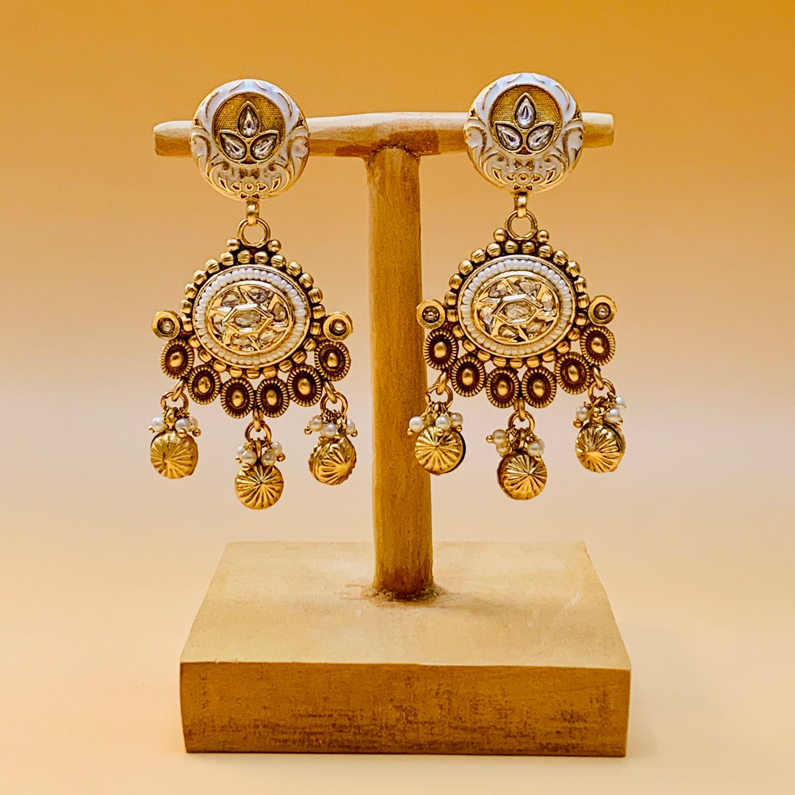 Gold Plated White Polki and Kundan Imitation Choker Necklace Set with Earrings and Maang Tikka - Image 3