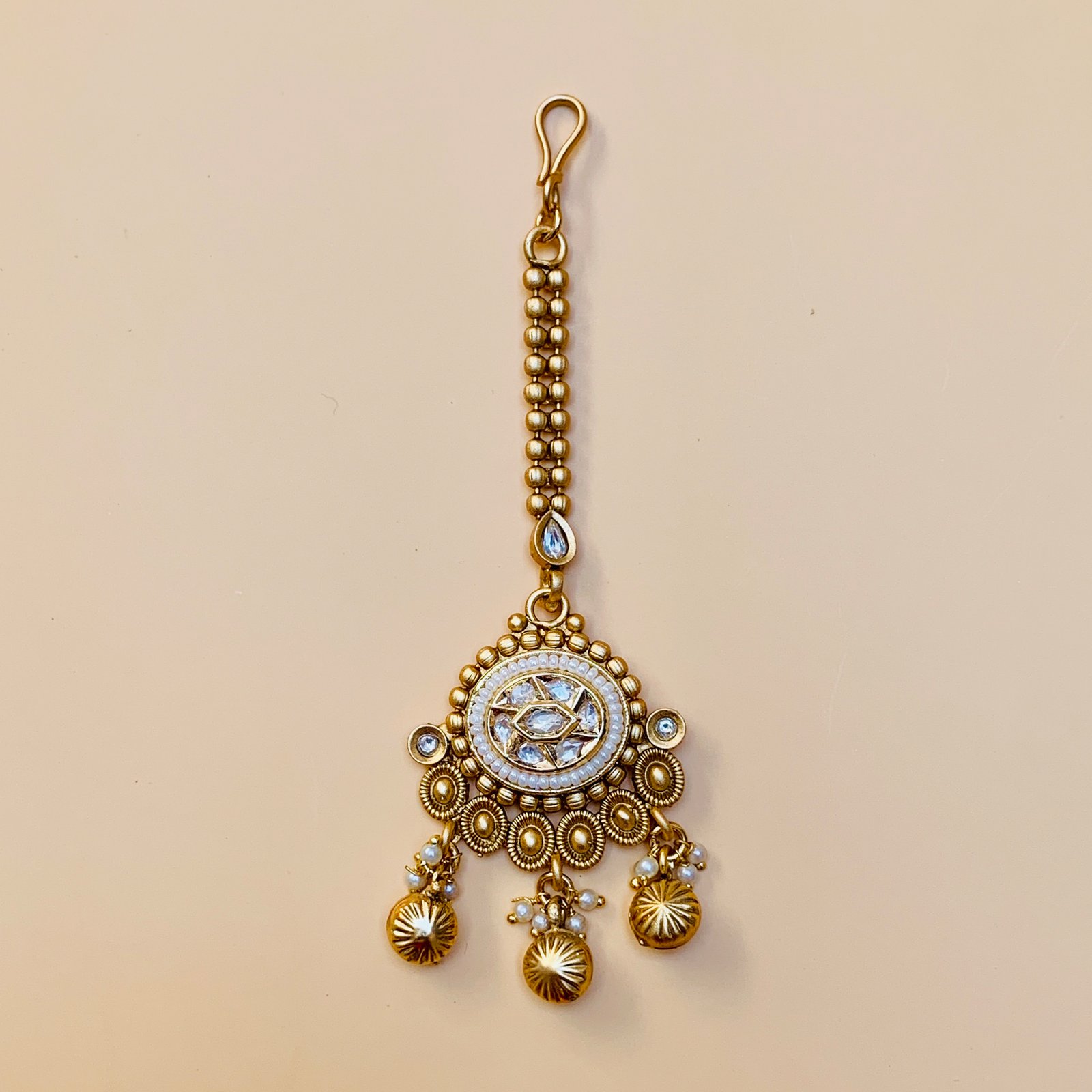 Gold Plated White Polki and Kundan Imitation Choker Necklace Set with Earrings and Maang Tikka - Image 4